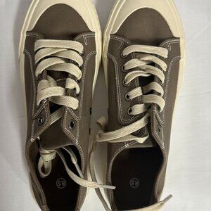 Rocjest Canvas Women Shoes Size 8.5 In Light Brown.